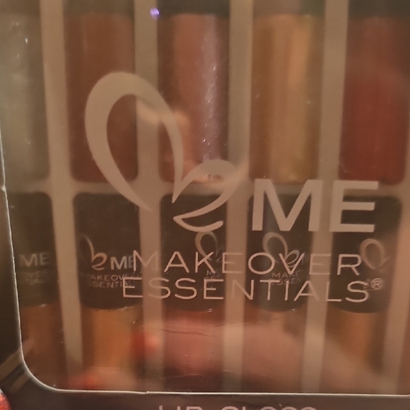 ME Makeover Essentials Lip Gloss Set - Vibrant Shades - Picture 3 of 4